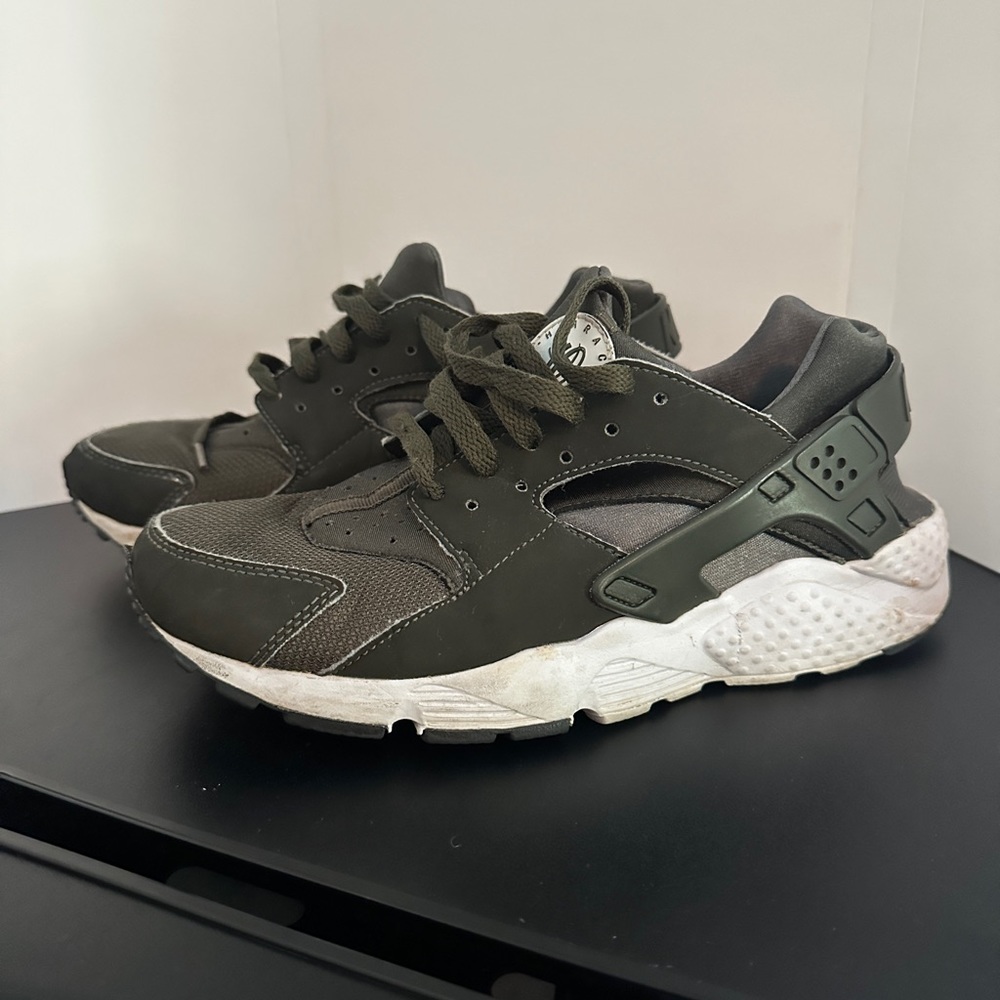 Nike Air Huarache Size 7Y
